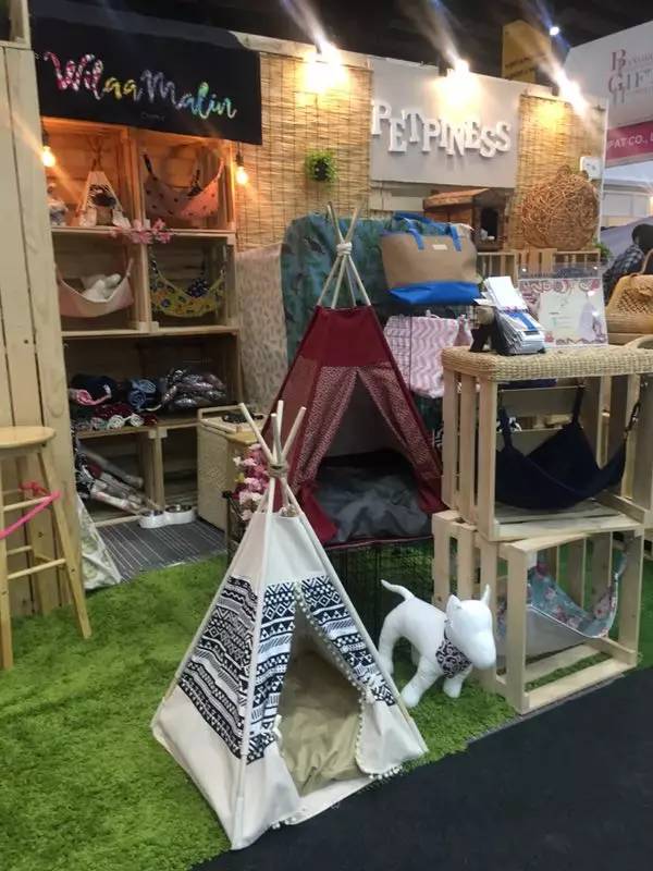 展会上的宠物店